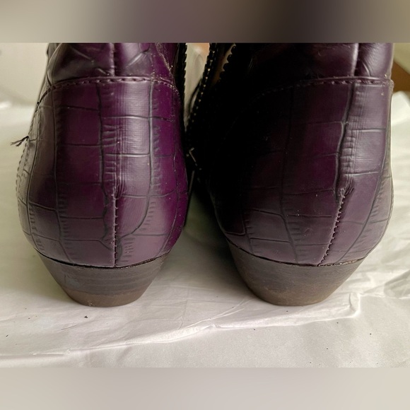 Libby Edelman Purple Croc-Embossed Ankle Boots - Picture 4 of 7